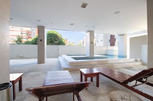 Indoor pool, sun loungers