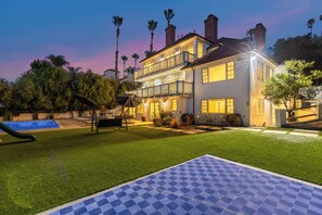 Exterior - Emerson Estate - Gorgeous Sherman Oaks Estate with Private Yard and Pool (Sherman Oaks)
