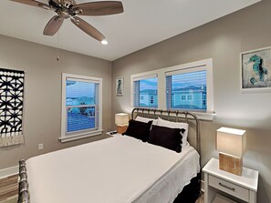 3 bedrooms, iron/ironing board, WiFi, bed sheets - Fantasea | Easy Stroll to the Sand + Community Pool! (Gulf Shores)
