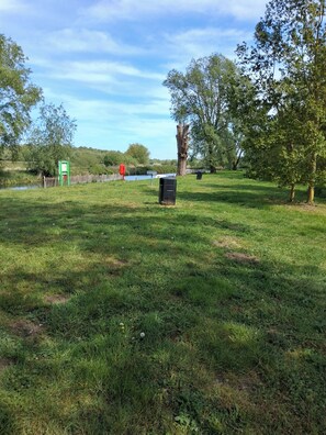 Property grounds - Country Views peaceful location in superb setting close to the Norfolk Broads (Loddon)