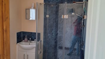 Combined shower/bathtub, towels, soap, toilet paper