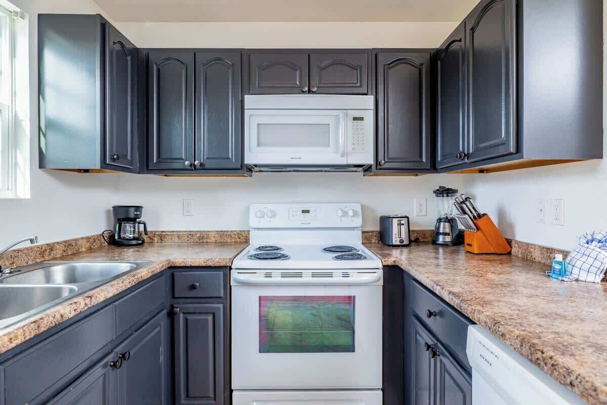 雪櫃、微波爐、焗爐、爐具