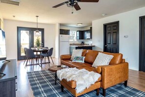 Televisión y oficina 