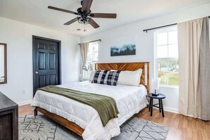 2 bedrooms, iron/ironing board, WiFi, bed sheets