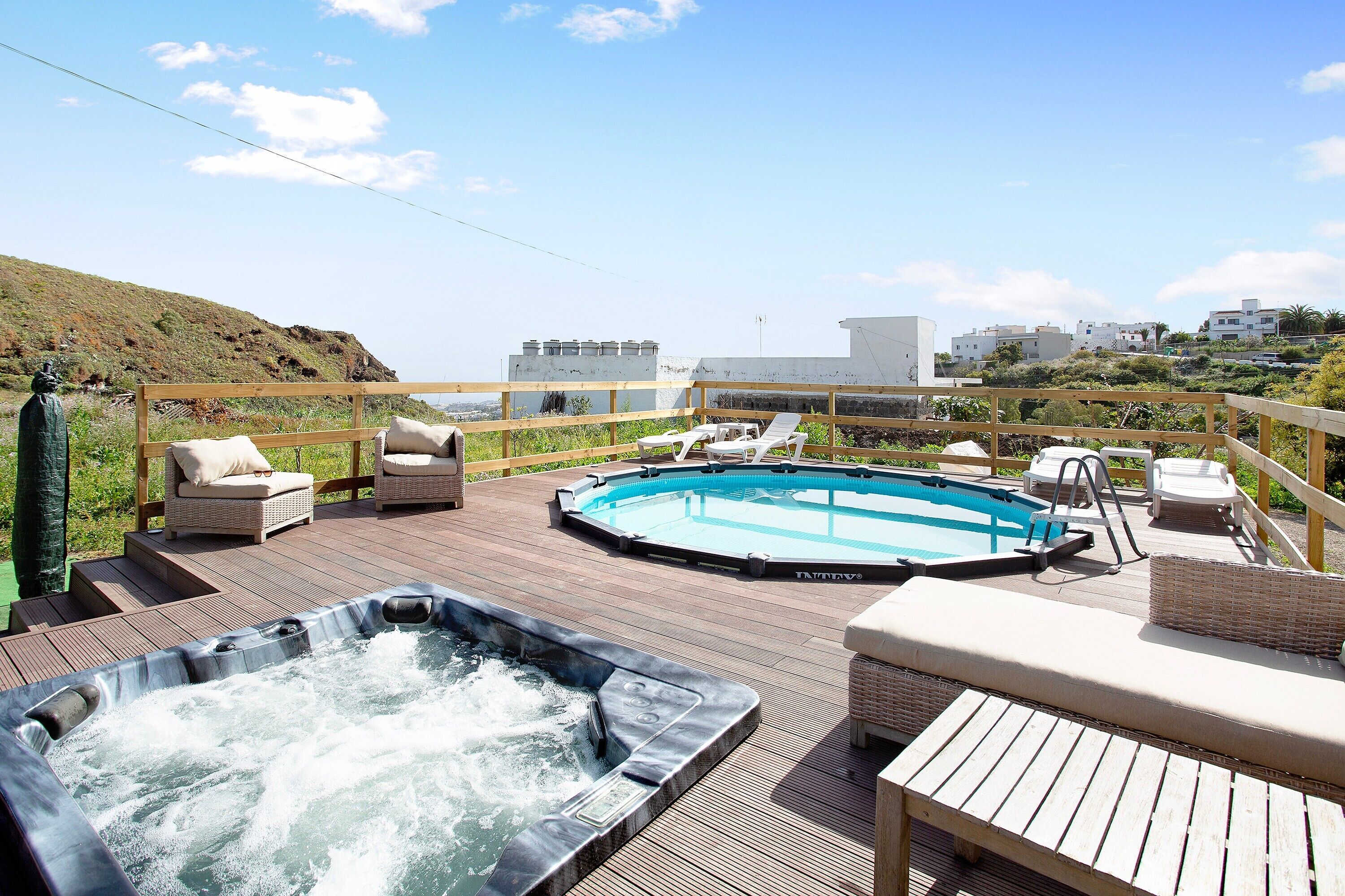 Tina de hidromasaje al aire libre