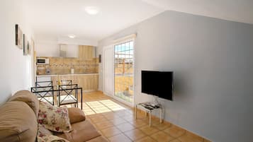 Tv och ett bordtennisbord