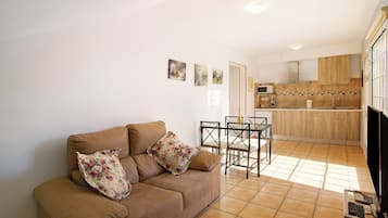 Tv och ett bordtennisbord