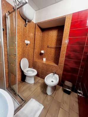 Quadruple Room | Bathroom - HOTELPRINCIPE (Rome)