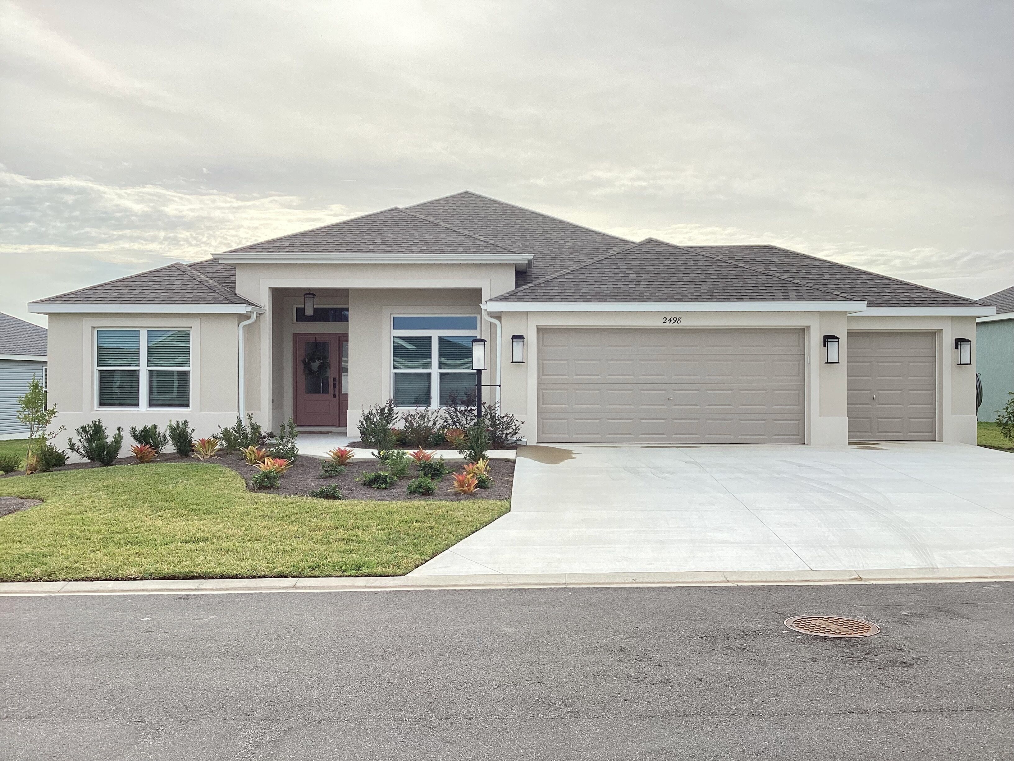 GREAT LOCATION! BEAUTIFULLY Decorated 3 Bdrm 2 Bath w/ FREE WIFI