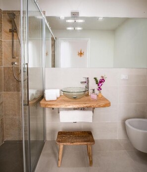 Doccia, asciugacapelli, asciugamani