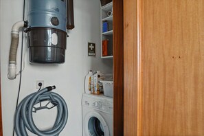 Interior - Holiday Home 'Rocha's House' with Private Pool, Private Terrace and Wi-Fi (Setúbal)