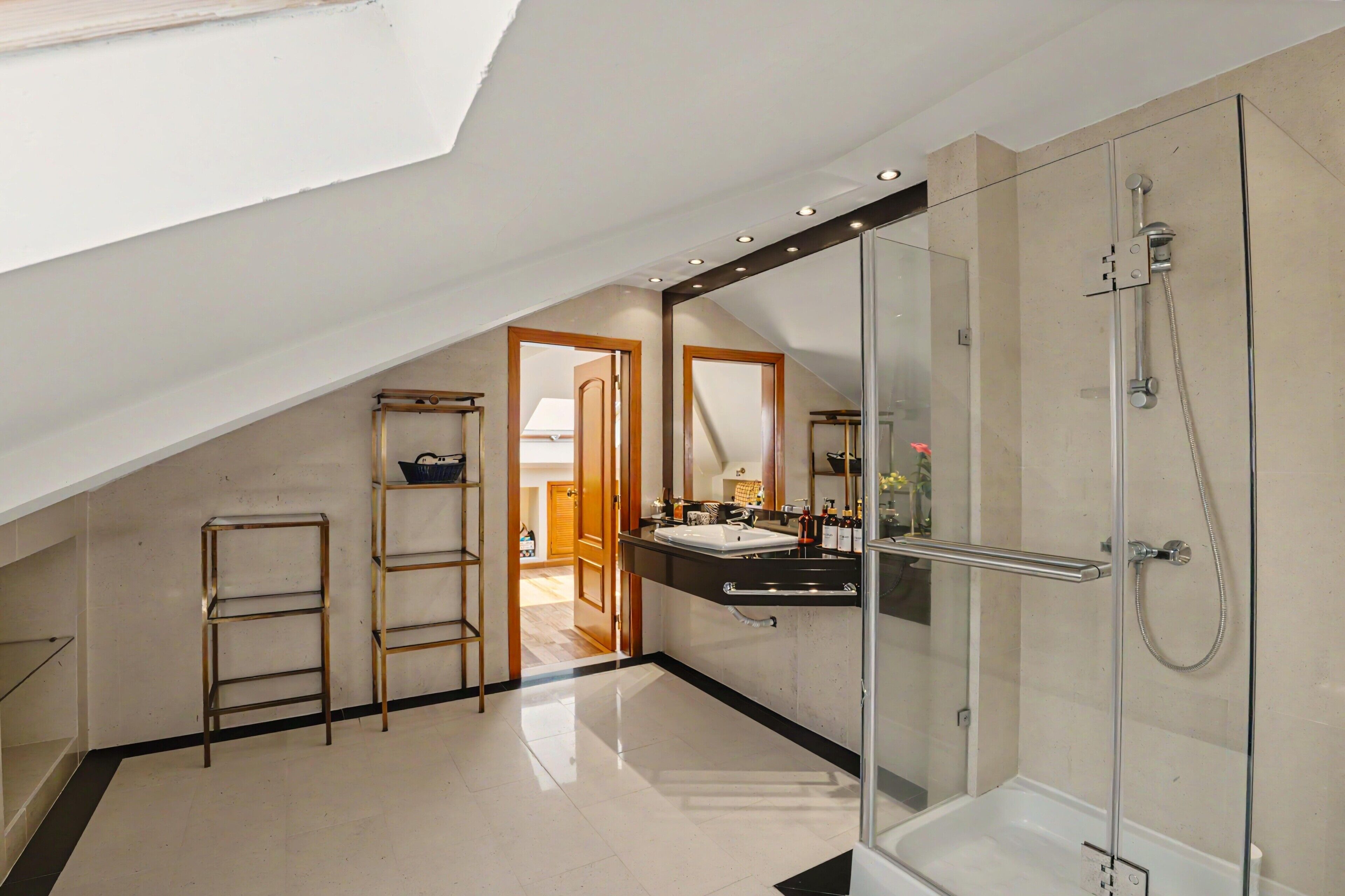 Bathtub, hair dryer, towels