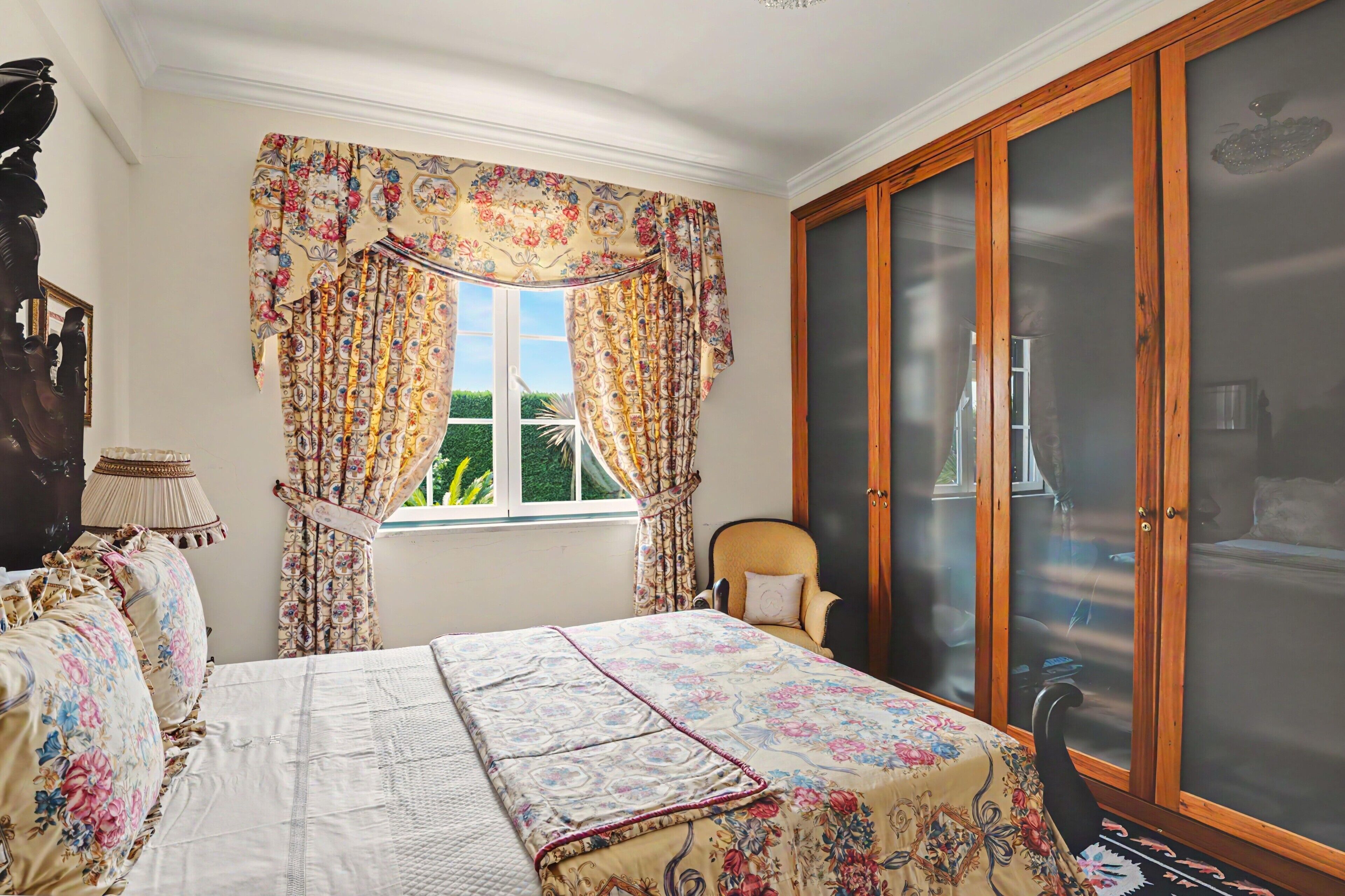4 slaapkamers, een strijkplank/strijkijzer, gratis wifi, beddengoed
