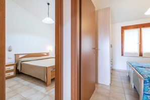 2 slaapkamers, een strijkplank/strijkijzer, beddengoed