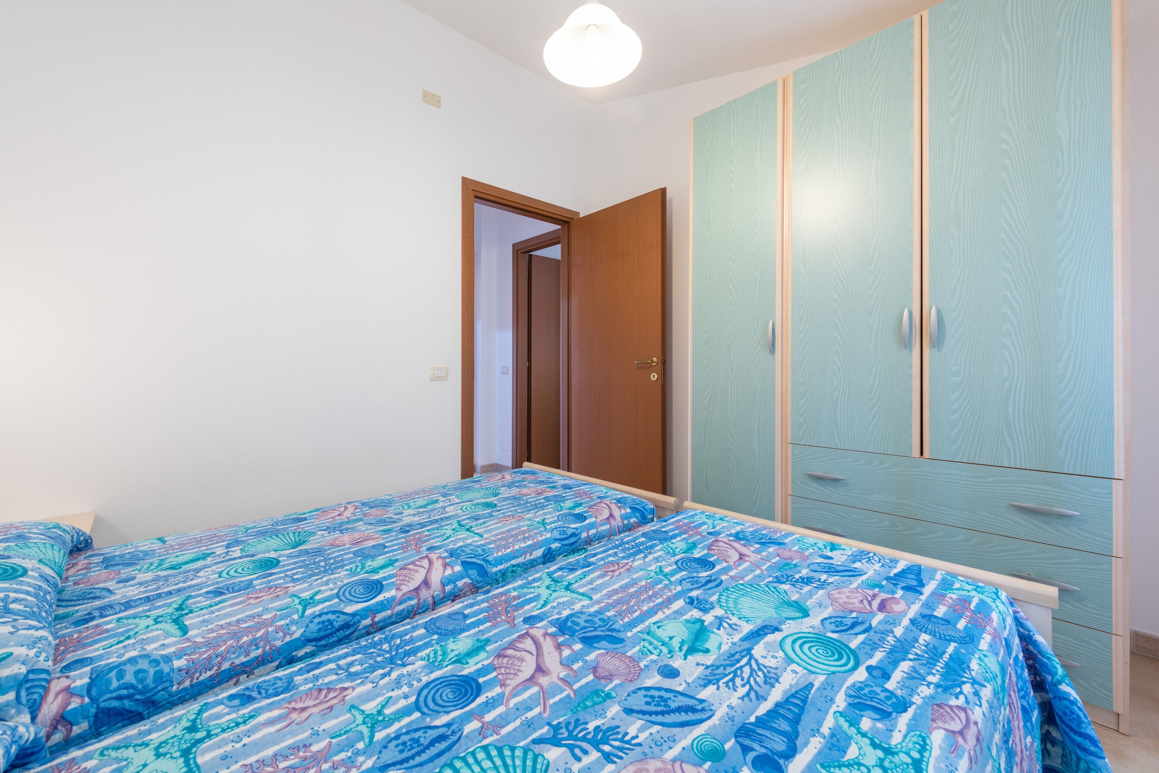 2 sovrum, strykjärn/strykbräda och sängkläder