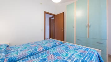 2 sovrum, strykjärn/strykbräda och sängkläder