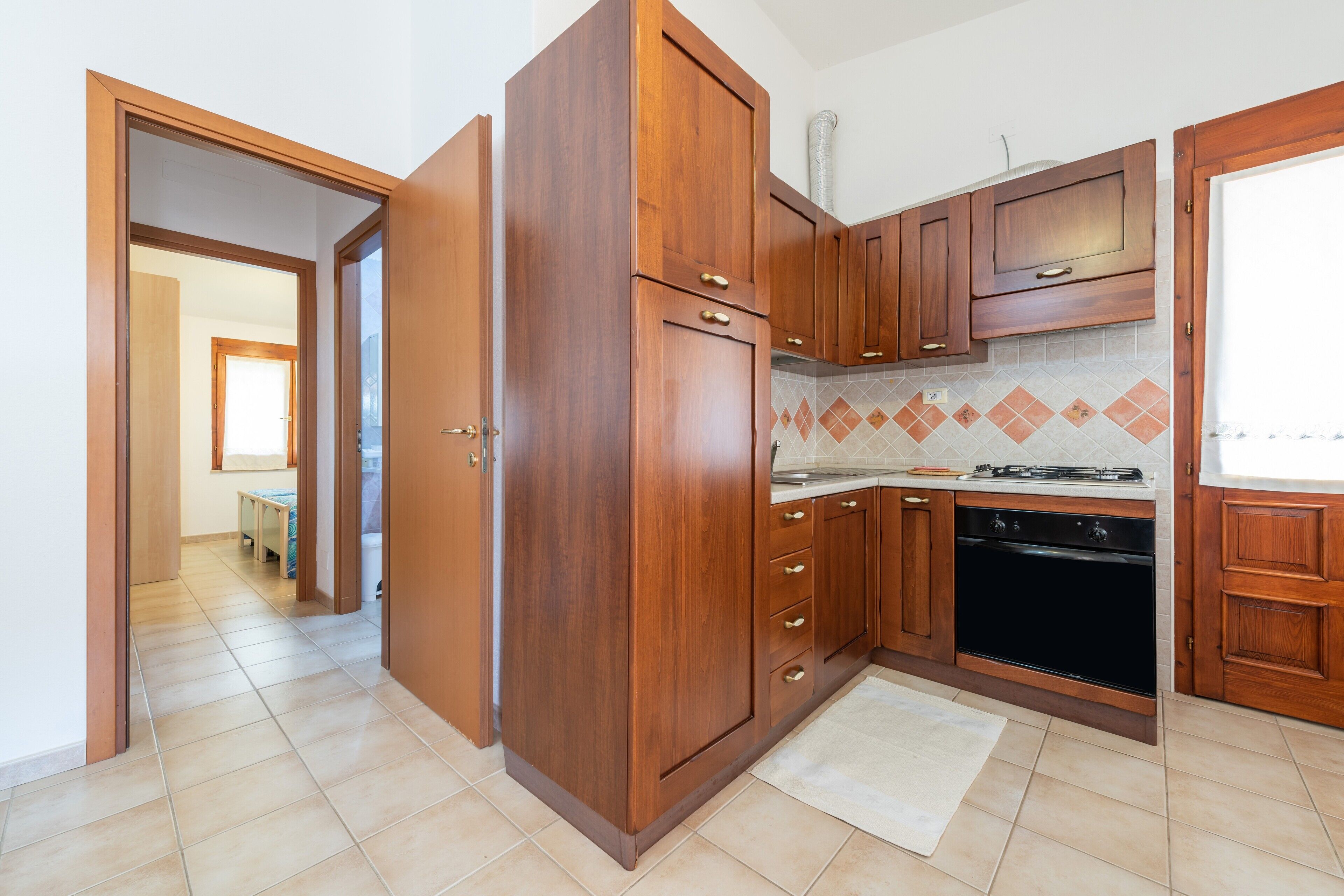 冰箱、微波炉、烤箱、炉灶