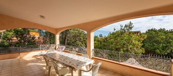 Casa de vacaciones "Casa Vacanze dei Pini" con terraza y jardín compartido