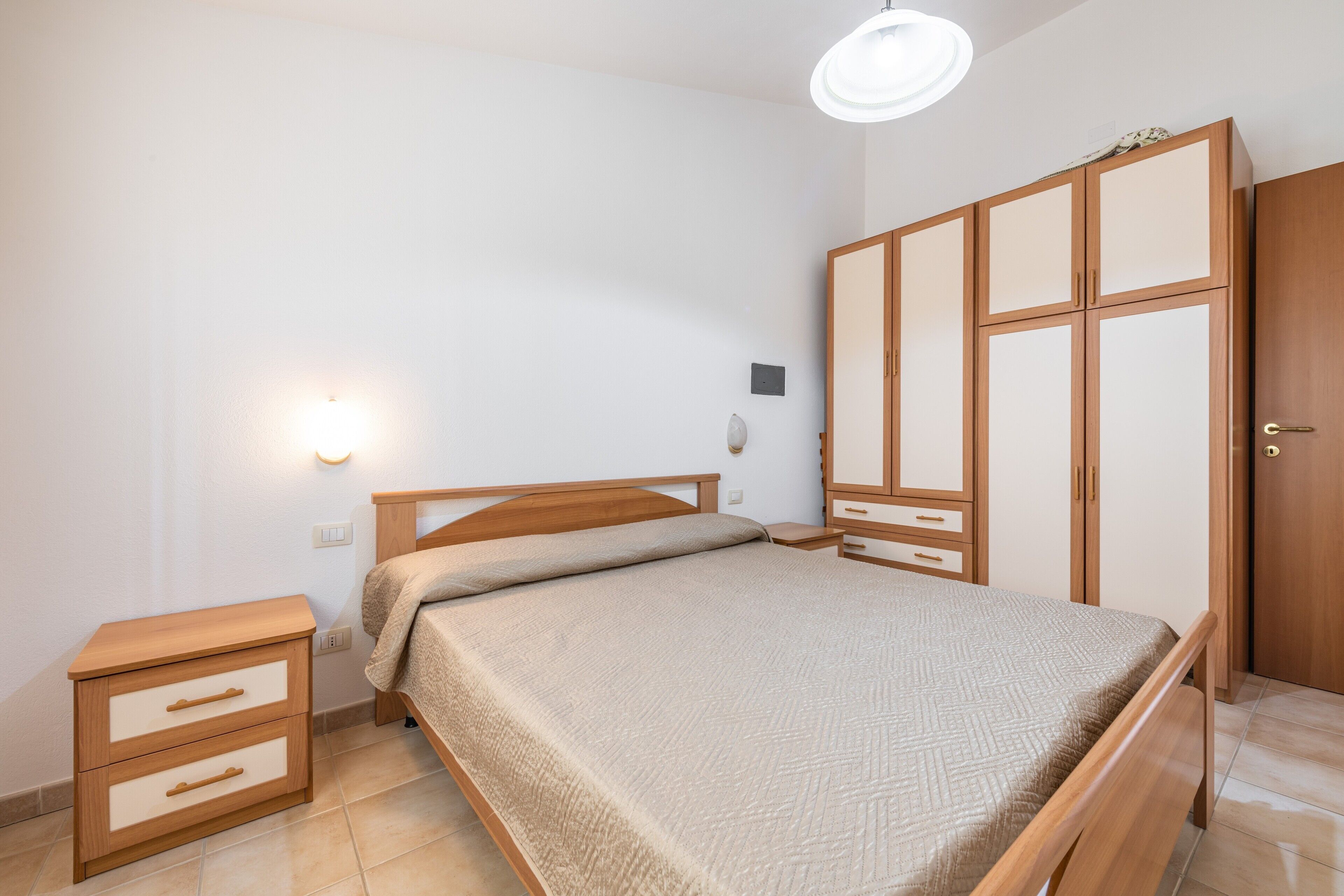 2 bedrooms, iron/ironing board, bed sheets