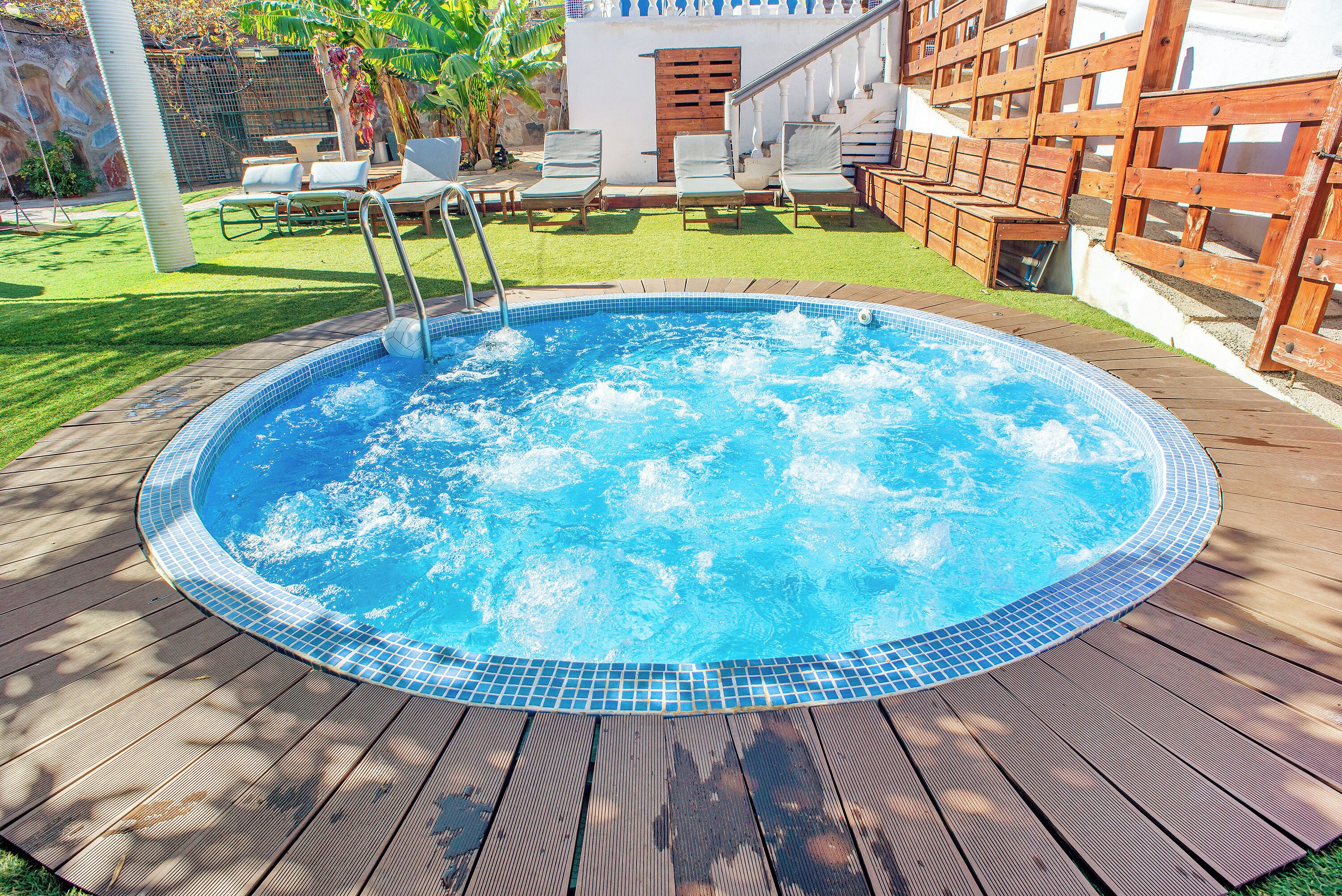 Tina de hidromasaje al aire libre