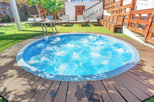 Bain à remous extérieur