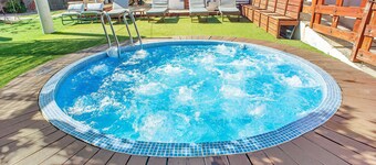 Vacation Home "El Pinillo" with Mountain View, Pool & Wi-Fi