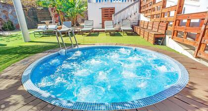 Vacation Home "El Pinillo" with Mountain View, Pool & Wi-Fi