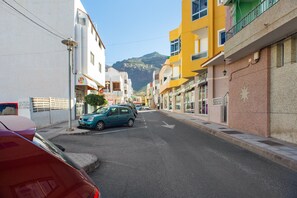 Property grounds - Vacation Home "Casa La Meliana" with Mountain View & Wi-Fi (La Aldea de San Nicolas)