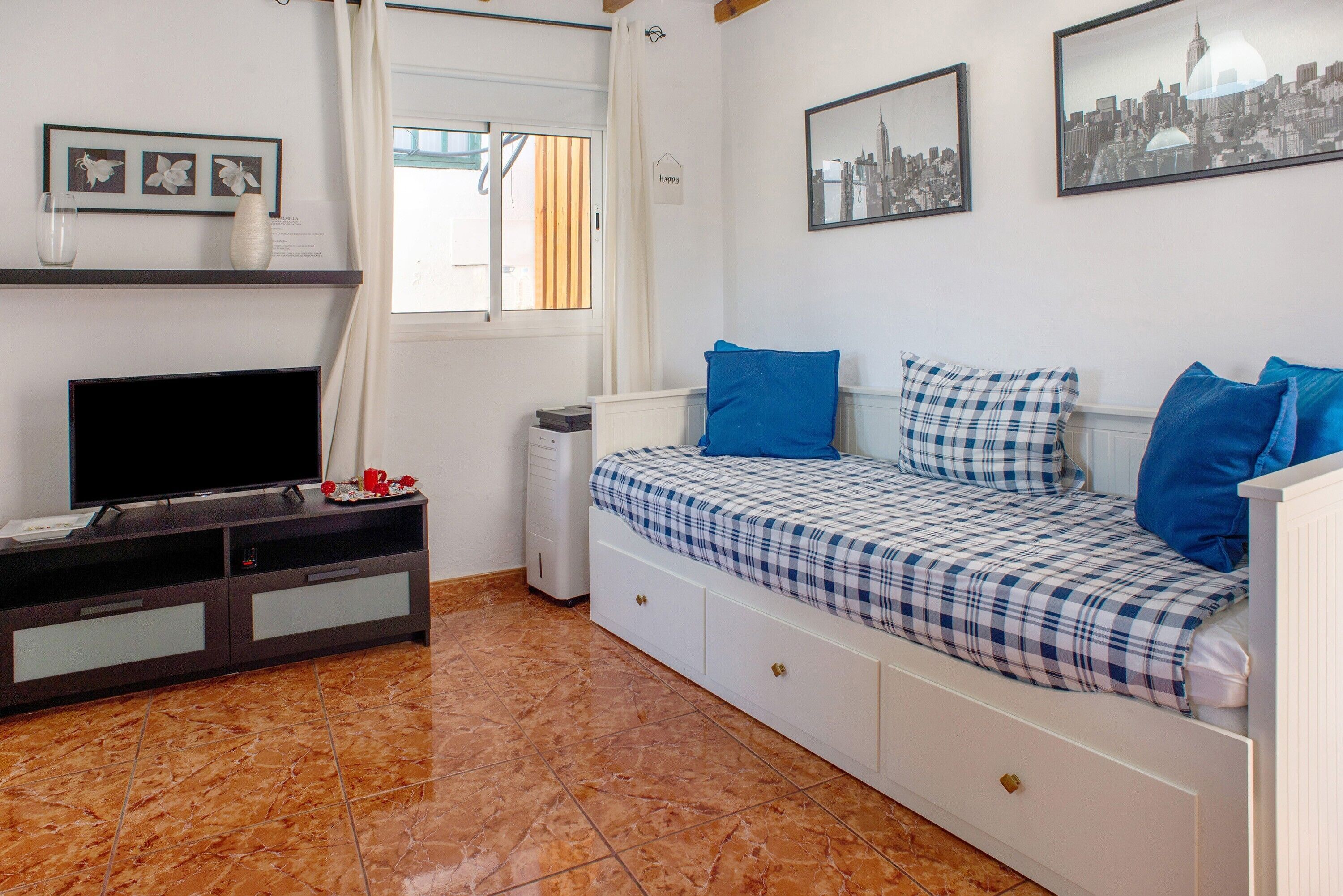 1 dormitorio, tabla de planchar con plancha, wifi gratis y ropa de cama
