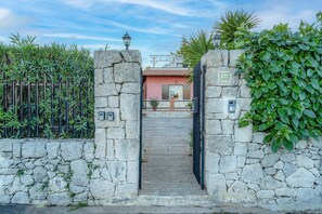 تفاصيل الفندق من الخارج