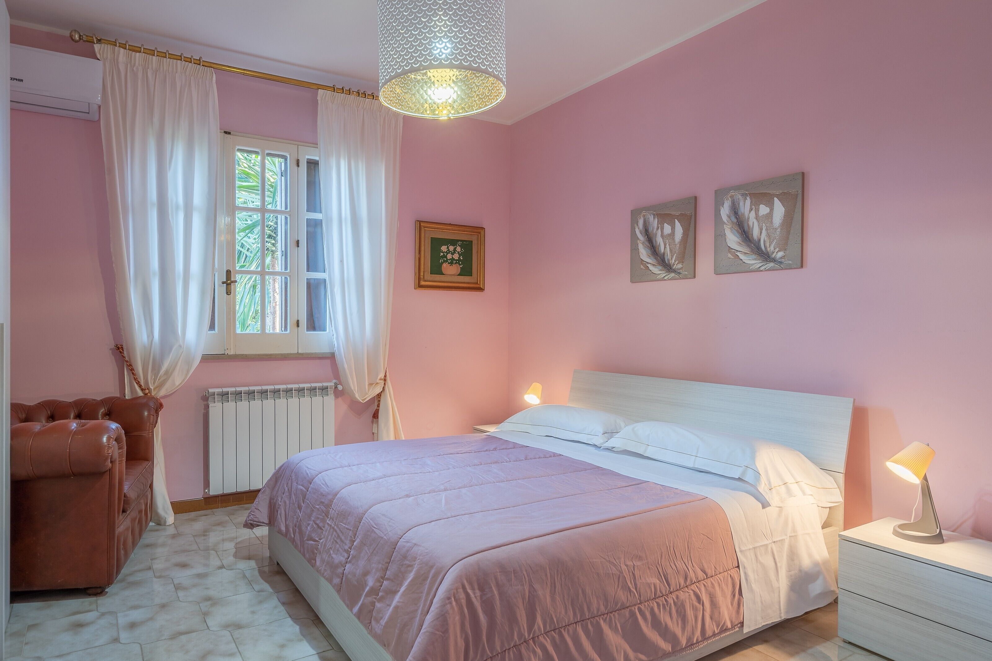 2 多间卧室、办公桌、熨斗/熨衣板、免费 WiFi