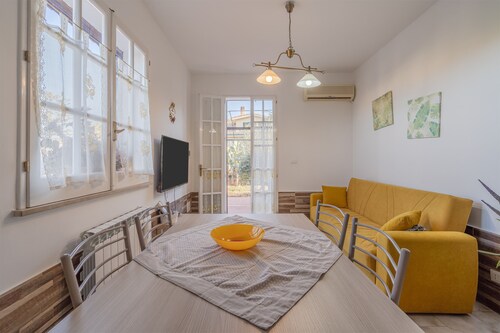 "Villa Angela" with Terrace, Shared Garden & Wi-Fi