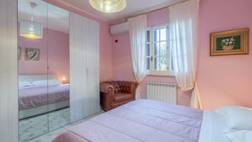2 bedrooms, desk, iron/ironing board, free WiFi