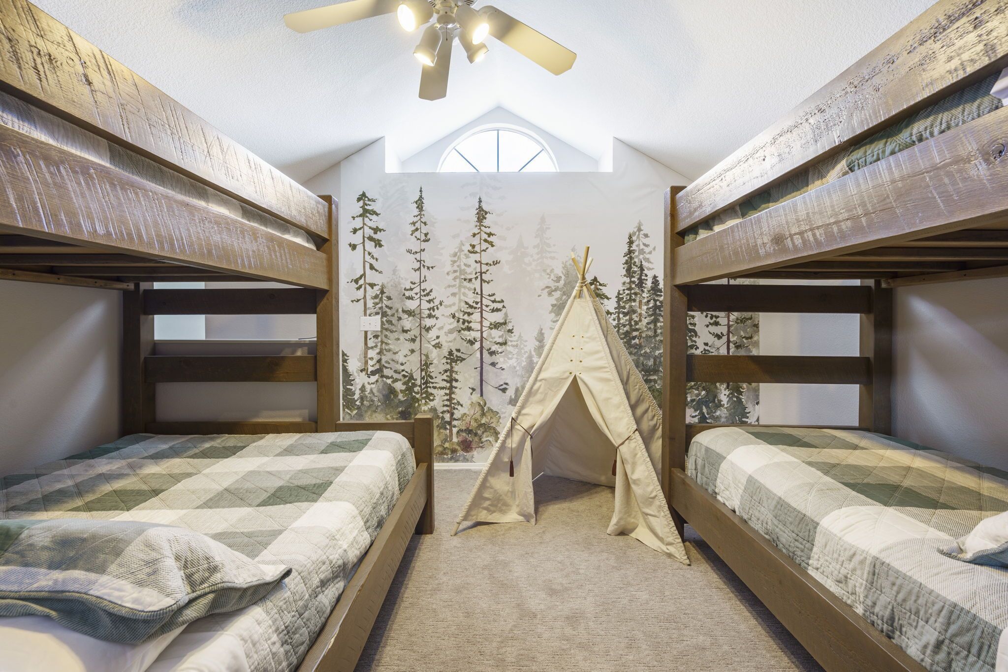 Family Retreat on the Fairways – Overlooking the Thousand Hills Golf Resort