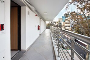 المنطقة المحيطة بالمنشأة