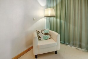 TV - Apartment 'Dfm Happy Days D - Funchal' with Balcony, Wi-Fi and Air Conditioning (Funchal)