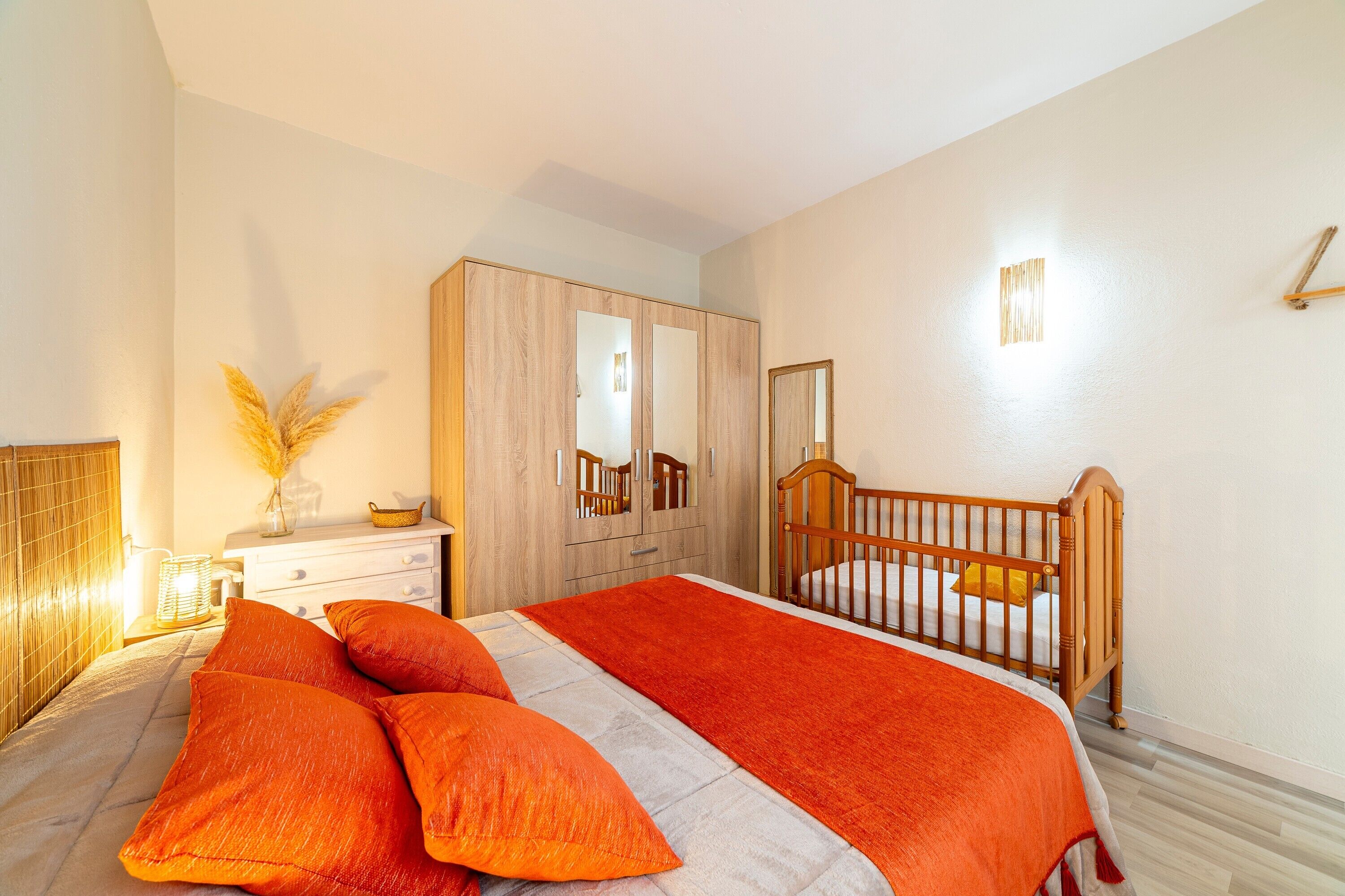 2 bedrooms, iron/ironing board, free WiFi, bed sheets