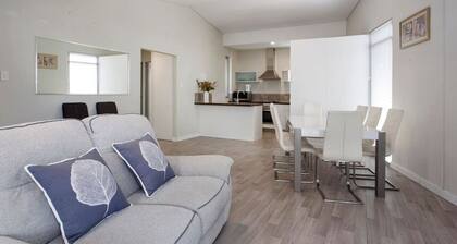 Waverley apartment F-two bedrooms, wifi available