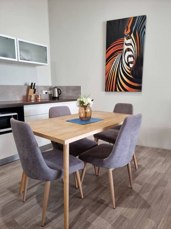 Dining - Waverley apartment D-one bedroom, wifi available (Beckenham)