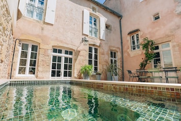Petite piscine avec fonction spa