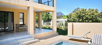 Small Wonder Villa with lovely mountain view and walking distance to restaurants