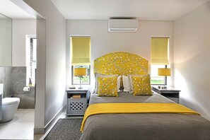 2 chambres, bureau, fer et planche à repasser, lit de bébé portatif