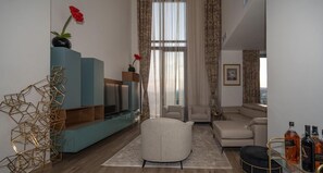 Luksuskattohuoneisto | Tallelokero huoneessa, äänieristys, silitysrauta/-lauta, ilmainen Wi-Fi