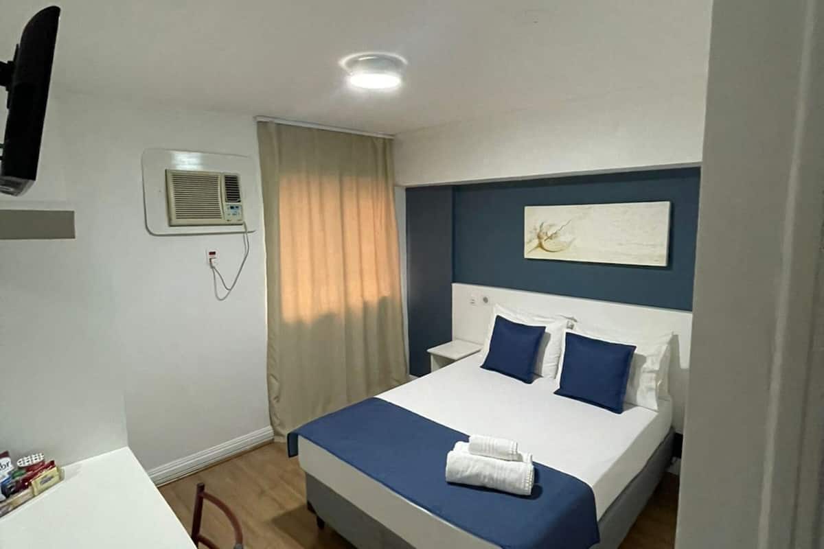 Luxe kamer | Een kluis op de kamer, verduisterende gordijnen, gratis wifi, beddengoed