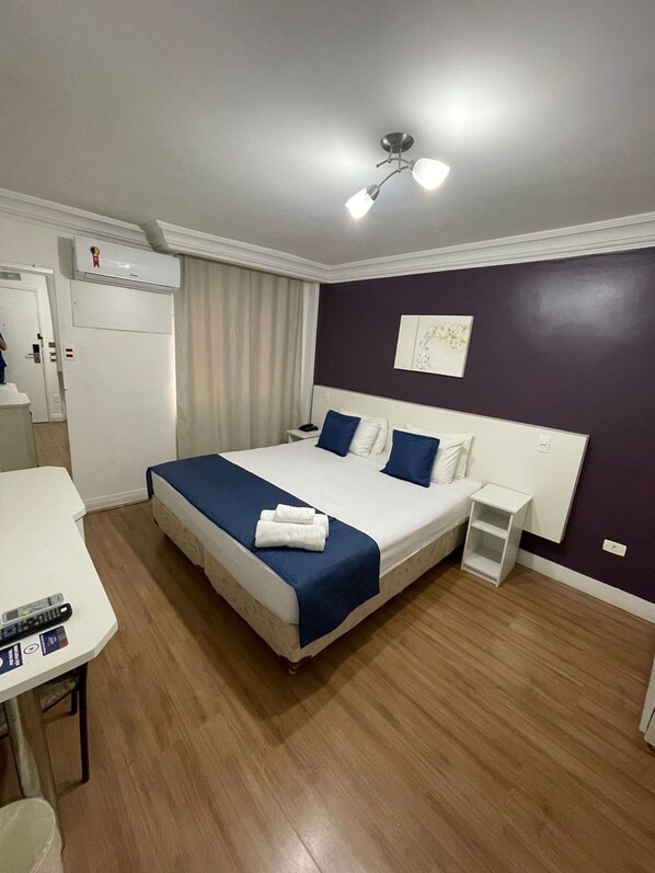 Luxe kamer | Een kluis op de kamer, verduisterende gordijnen, gratis wifi, beddengoed