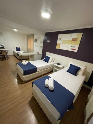 ラグジュアリー ルーム | セーフティボックス (室内)、遮光カーテン、WiFi (無料)、ベッドシーツ