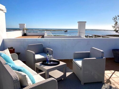 Penthouse apartment with sea view