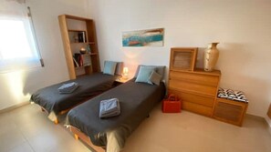 2 bedrooms, iron/ironing board, travel cot, free WiFi