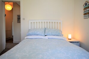 2 makuuhuonetta, silitysrauta/-lauta, Wi-Fi, vuodevaatteet