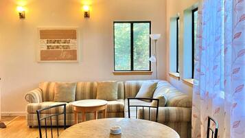 Fireplace, books, stereo